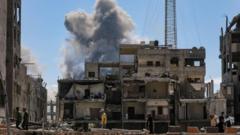 Israel ‘tightens siege’ of Gaza City as Hamas reviews Trump peace plan